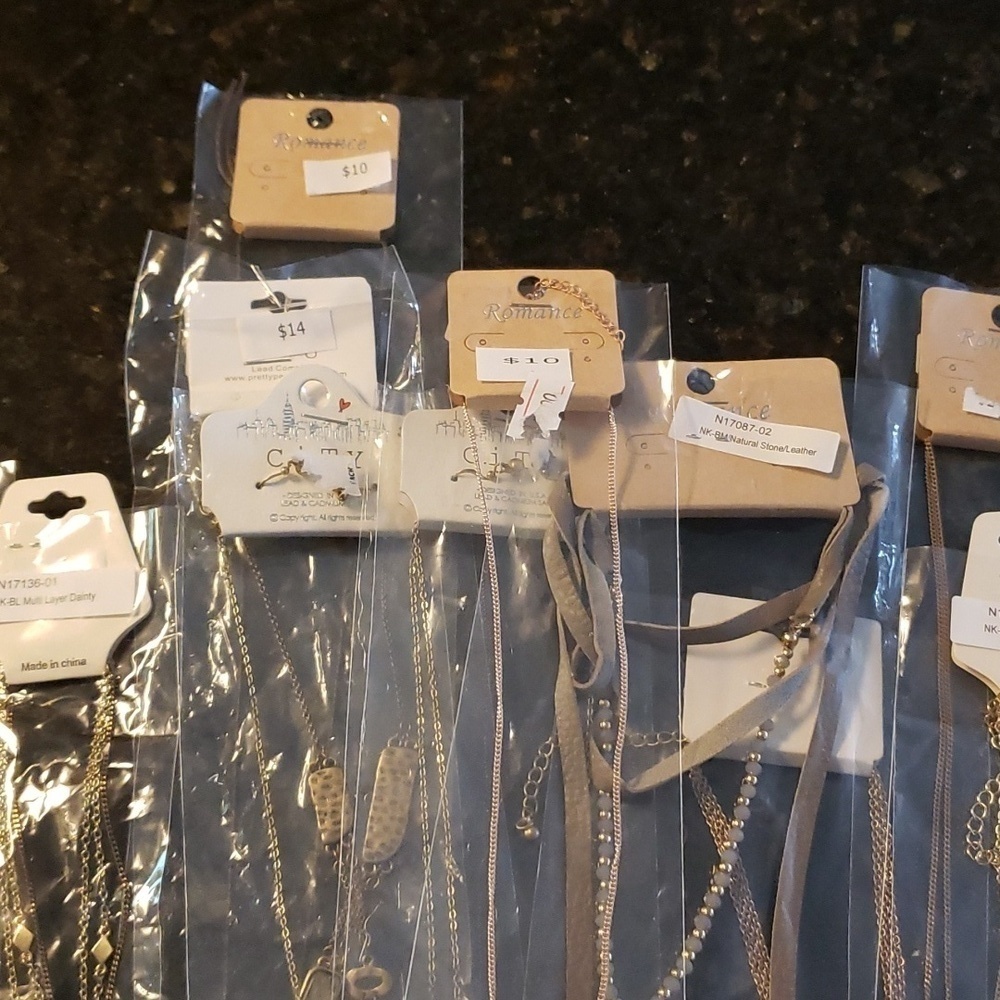 Lot of 20 NWT Long Necklaces, some with earrings. - Picture 6 of 9